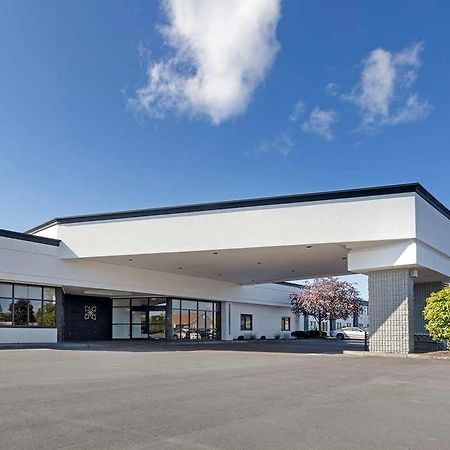 The Lux Hotel & Conference Center, Ascend Hotel Collection Waterloo Esterno foto