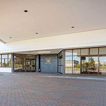 The Lux Hotel & Conference Center, Ascend Hotel Collection Waterloo Esterno foto