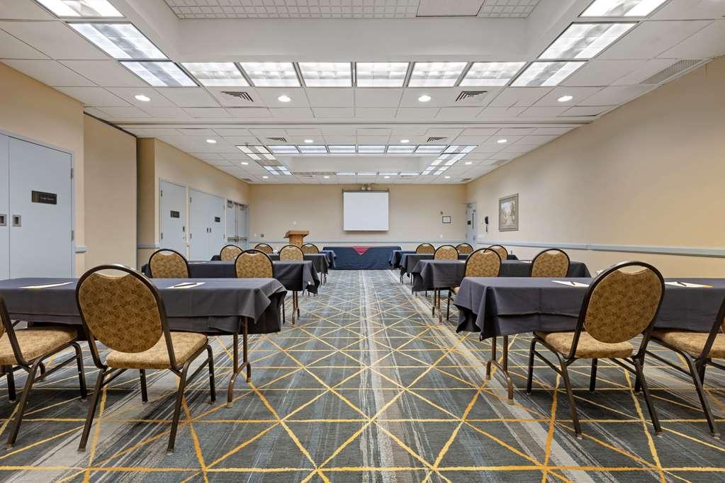 The Lux Hotel & Conference Center, Ascend Hotel Collection Waterloo Servizi foto
