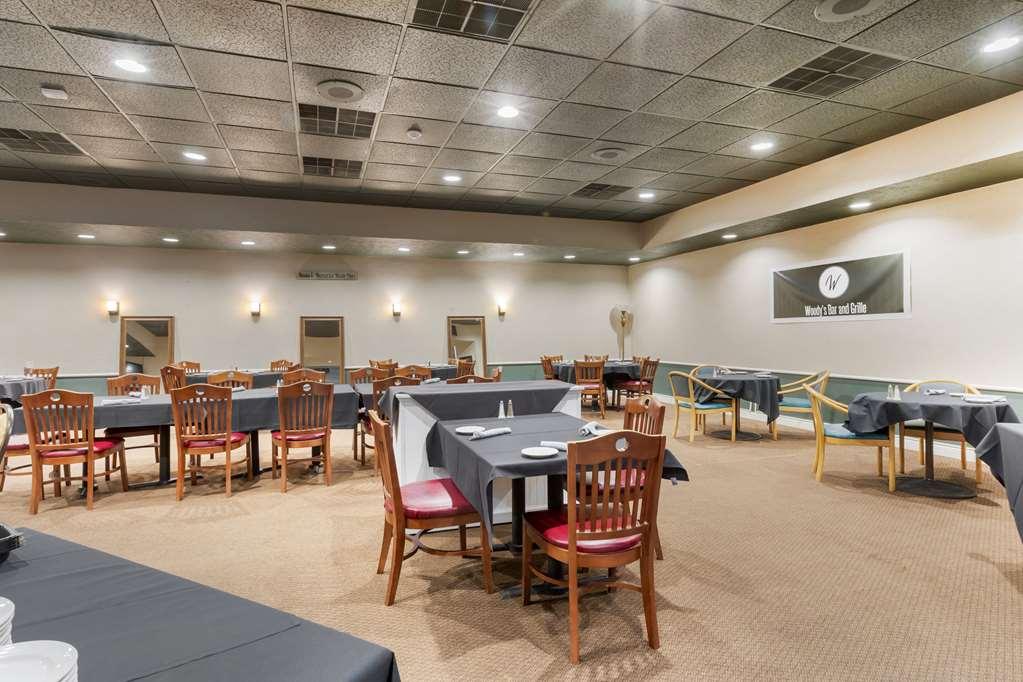 The Lux Hotel & Conference Center, Ascend Hotel Collection Waterloo Ristorante foto